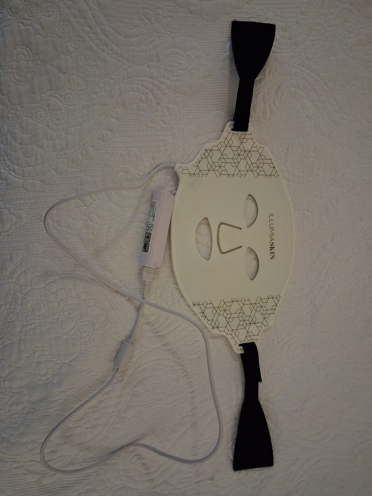 Flexible IllumiaSkin MK-05 face mask with straps, cable and compact controller laid flat